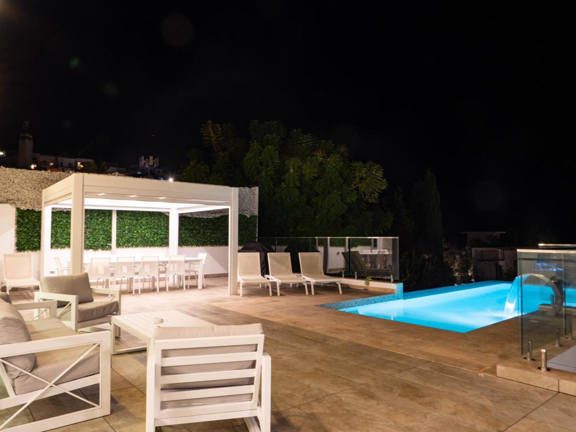 Villa Gaia - Sunset Views, Indoor Heated Pool, Sauna And Games Room Mellieħa Dış mekan fotoğraf