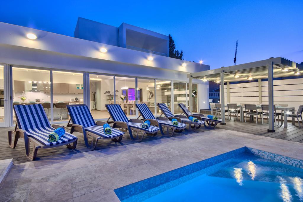 Villa Gaia - Sunset Views, Indoor Heated Pool, Sauna And Games Room Mellieħa Dış mekan fotoğraf