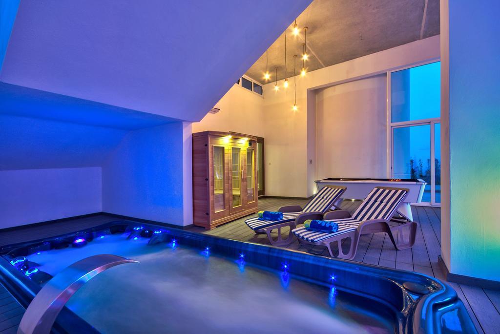 Villa Gaia - Sunset Views, Indoor Heated Pool, Sauna And Games Room Mellieħa Dış mekan fotoğraf